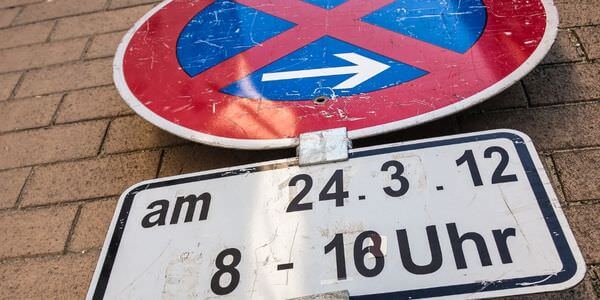 Mobiles Halteverbotsschild mit Zusatzschild für Datum und Uhrzeit – Halteverbotszone Heidenheim