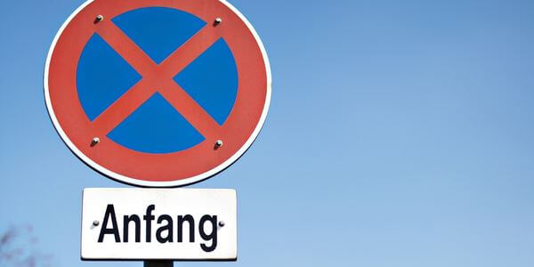 Halteverbotsschild mit Zusatzschild „Anfang“ – Halteverbotszone in Heidenheim
